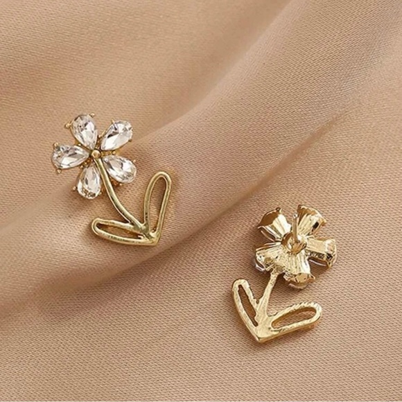 Flower Clear Rhinestone Stud Earrings - Picture 2 of 3